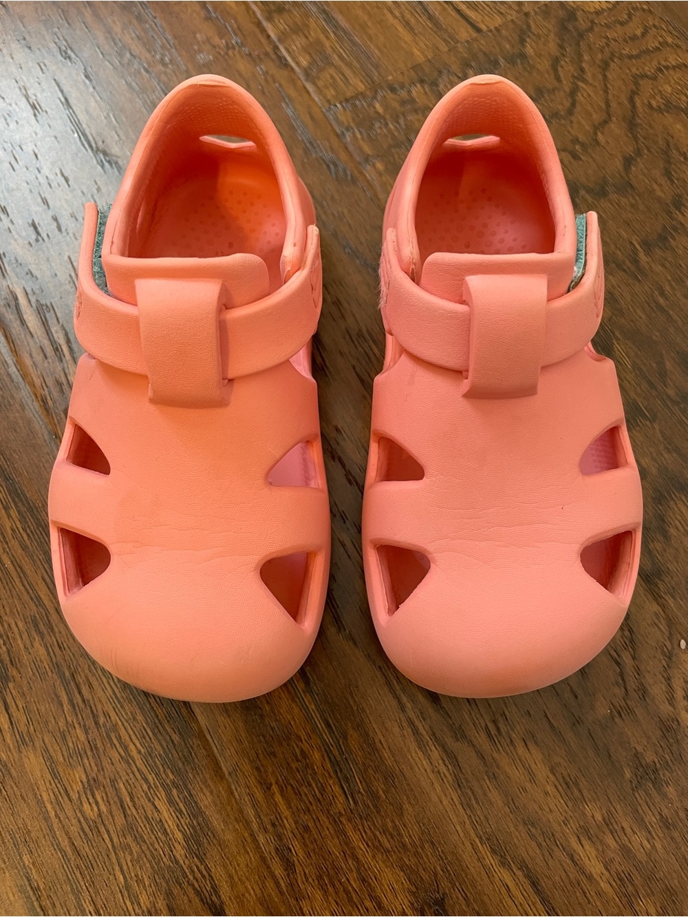 Ten little water sandals